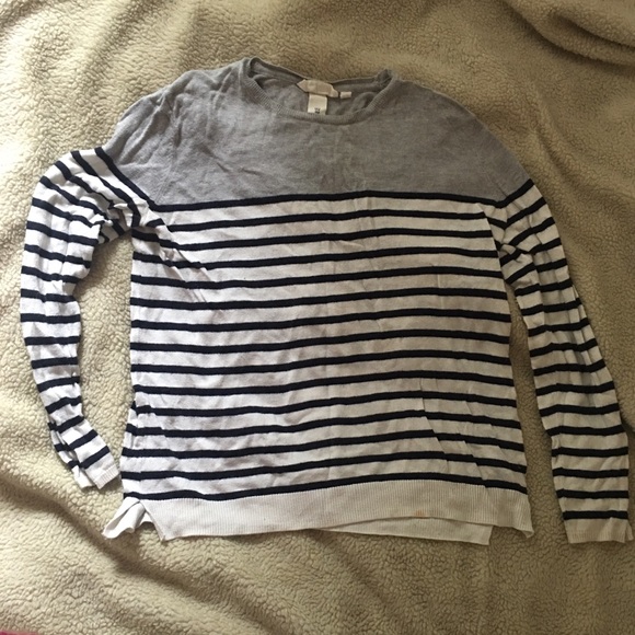 Grayscale striped sweater - Picture 1 of 3